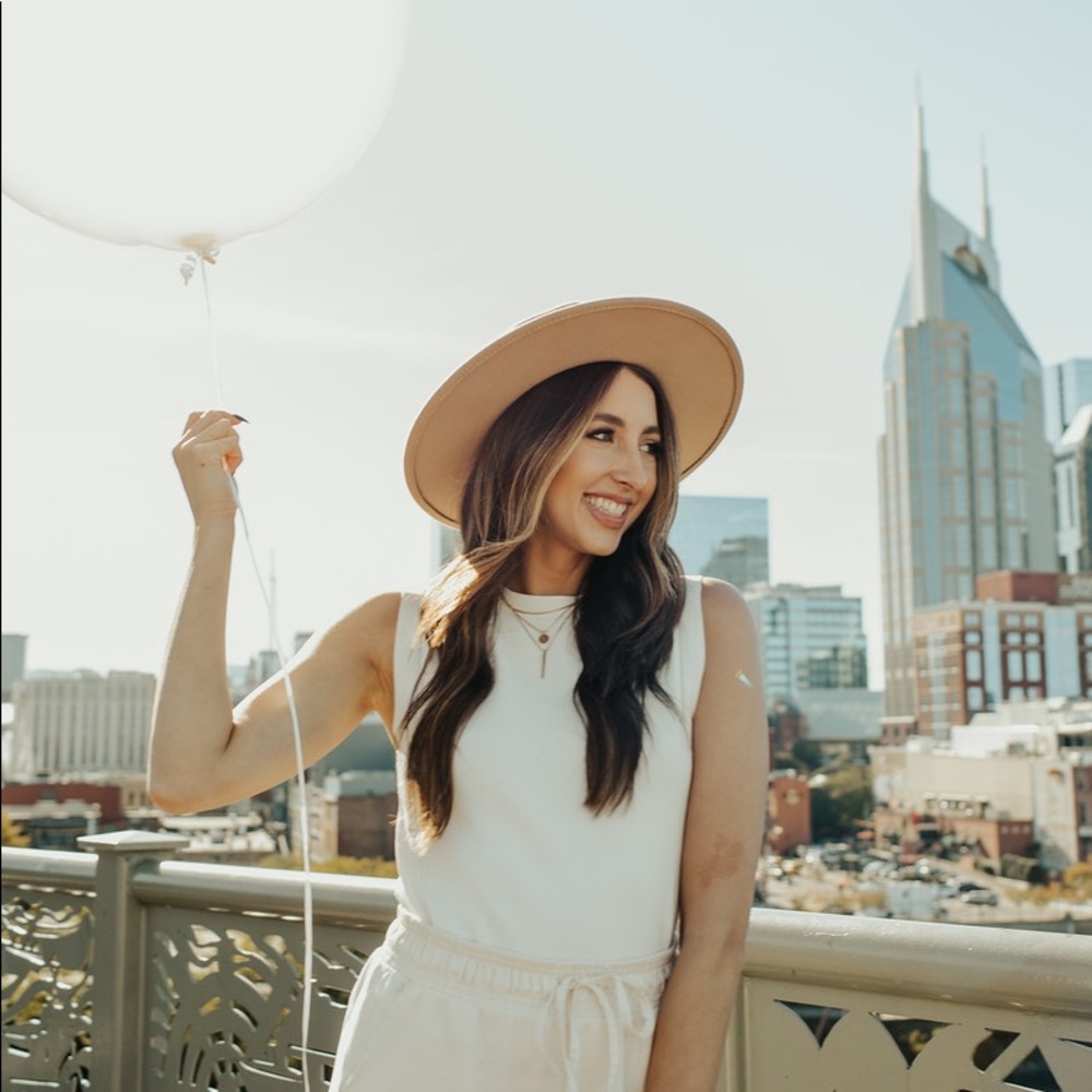 Meet your Posher, Arielle